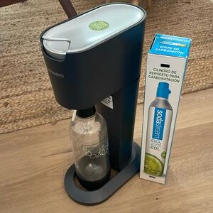 Soda stream / gas canister / and bottle